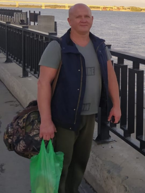 Игорь, Россия, Макеевка, 55 лет. Познакомлюсь с женщиной для любви и серьезных отношений, брака и создания семьи, дружбы и общения.Не женат, дети выросли взрослые. Имею дом квартиру и машину. Гослужащий, спортивного сложения, люблю