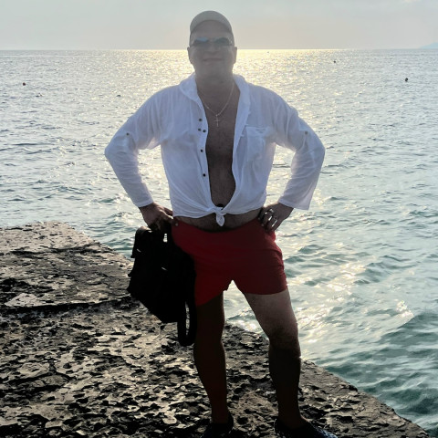 Андрей Кривогузов, Беларусь, Минск, 46 лет. Честен, порядочен, чист, позитив