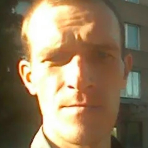 Роман Юленков, Россия, Балаково, 37 лет. Хочу найти Добрую и независимую чтобы работали оба
 Чтобы приняла такого какой естьЕсли хочешь можем жить без штампа в паспорте детей приму
Работаю курьером в самокате