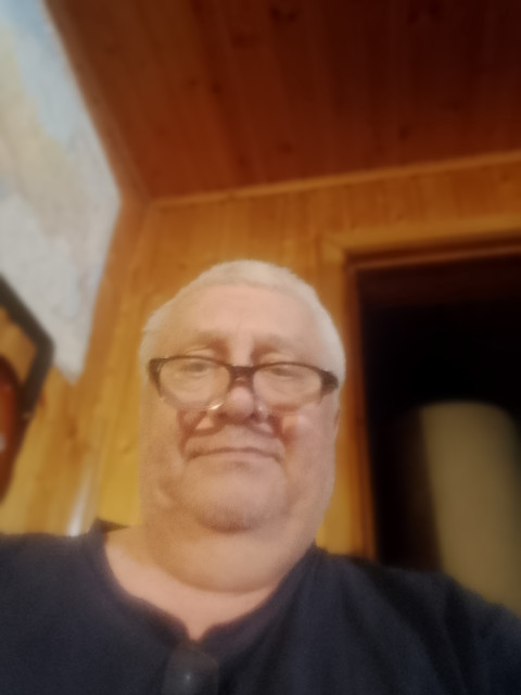 Андрей, Россия, Вологда, 65 лет. Врач, люблю животных. Хорошо и люблю готовить, лес, деревня, река, мои друзья.