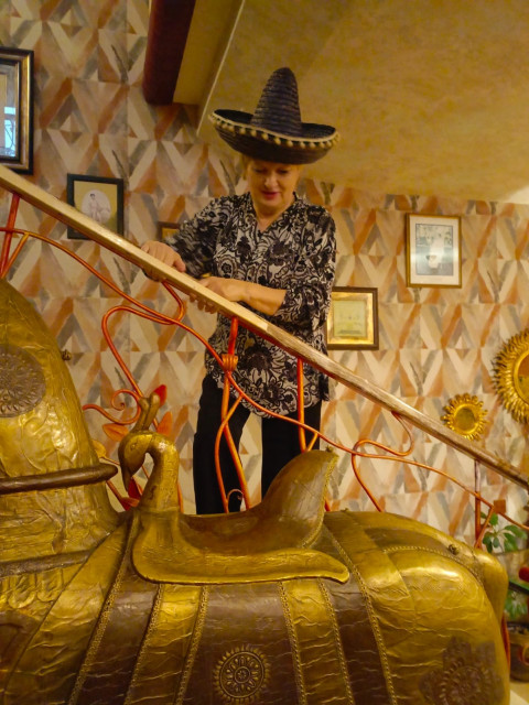 Светлана, Россия, Екатеринбург, 55 лет, 1 ребенок. Познакомлюсь с мужчиной, ПОРЯДОЧНЫМ, УВАЖАЮЩИМ ЛЮДЕЙ, ВЫНОСЛИВЫМ ДЛЯ ПЕШИХ ПРОГУЛОК ПО ГОРОДУ, С ЮМОРОМ,...  Анкета 851491. 
