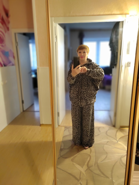 Светлана, Екатеринбург, 55 лет, 1 ребенок, 1 фото. Познакомлюсь с мужчиной, ПОРЯДОЧНЫМ, УВАЖАЮЩИМ ЛЮДЕЙ, ВЫНОСЛИВЫМ ДЛЯ ПЕШИХ ПРОГУЛОК ПО ГОРОДУ, С ЮМОРОМ,...  Анкета 851491. 