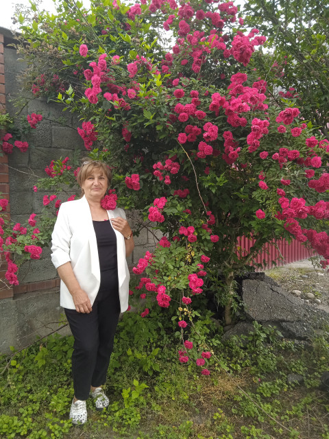 Лилия, Россия, Краснодар, 64 года, 2 ребенка. Познакомлюсь с мужчиной для дружбы и возможно создания семьи. Мягкого, трудолюбивого и симпатичного...  Анкета 852288. 