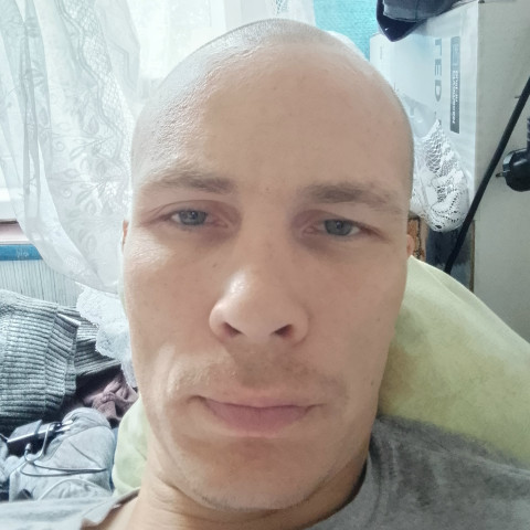 Михаил, Россия, Кингисепп, 39 лет. Ищу: Добрую, весёлую, симпатичную просто для общения какого-нибудь 😉  Анкета 853037. 