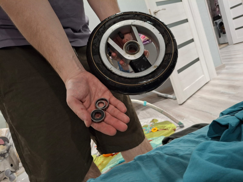 Замена подшипников в колёсах коляски