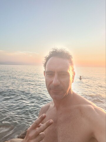 Maurizio Cuomo, Италия, Неаполь, 47 лет. Я живу в небольшом городке на берегу моря на юге Италии. Люблю путешествовать и знакомиться с новыми
