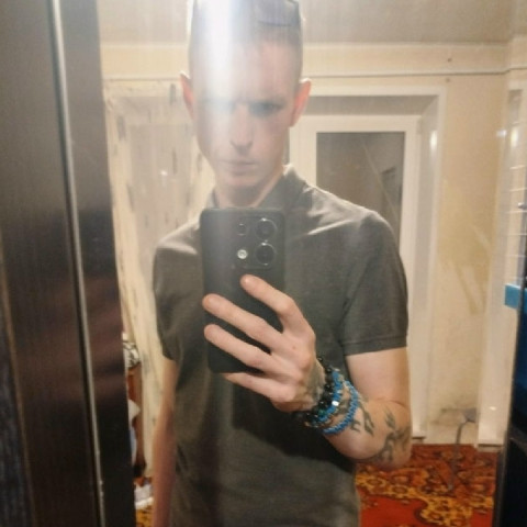 Дмитрий, Россия, Каменск-Уральский, 33 года. Ищу: Добрую и отзывчивую девушку которая бы отвечала взаимностью на мои знаки внимания и с которой всегда...  Анкета 853628. 