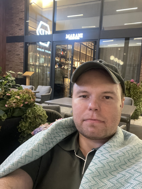 Лев, Россия, Москва, 40 лет. Ищу милую, добродушную и умную девушку, с которой приятно и погулять и полежать и поговорить на любые...  Анкета 853965. 