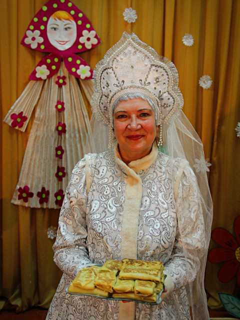 Елена, Россия, Ярославль, 61 год. Познакомлюсь с мужчиной для дружбы и общения, возможен гостевой брак или более серьезные отношения....  Анкета 854541. 