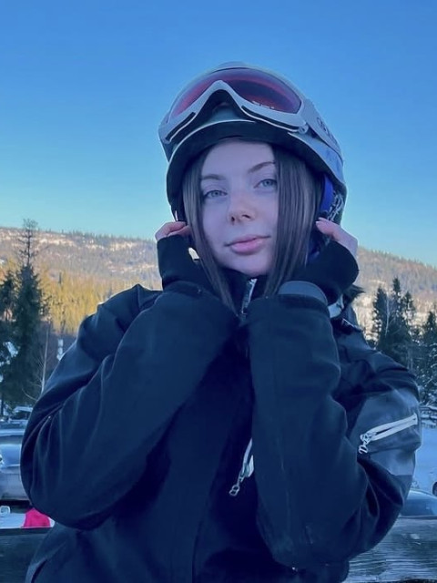 Лиза, Россия, Екатеринбург, 24 года. Меня зовут Лиза, работаю программистом, живу в Екатеринбурге, буду рада знакомствам и общению