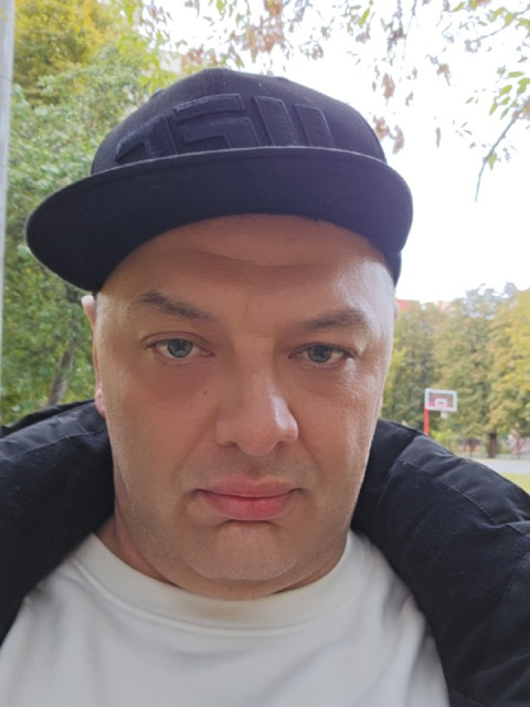 Илья, Минск, м. Площадь Якуба Коласа, 42 года. Ищу женщину 30-40 лет с которой будет комфортно жить, будут общие интересы, предпочтения и все остальное...  Анкета 855281. 