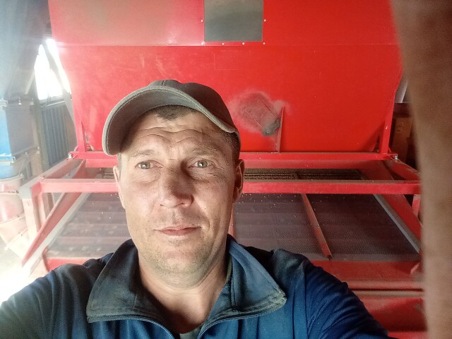 Иван, Москва, м. Коломенская, 38 лет. Ищу: Добрую хозяйку в доме одмин словом хранительница очага!!!  Анкета 856034. 