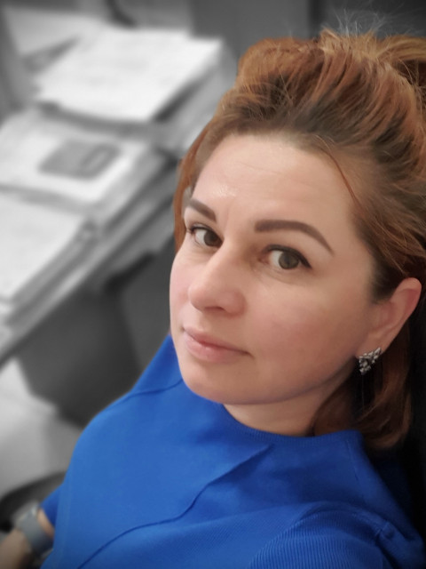 Евгения, Москва, м. Щёлковская, 48 лет, 1 ребенок. Ищу мужчину скоротать осень и зиму. Самогонки нагнала, огурцы насолила, ноги побрила, голова не болит...  Анкета 857944. 