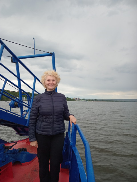 Надежда, Россия, Екатеринбург, 57 лет, 1 ребенок. Познакомлюсь с порядочным мужчиной для дружбы и общения. Женатых прошу не беспокоить.  Анкета 858053. 