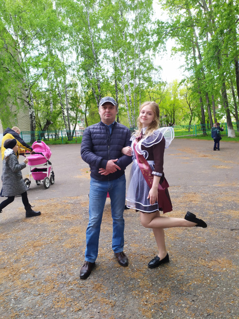 С дочкой на выпускном.