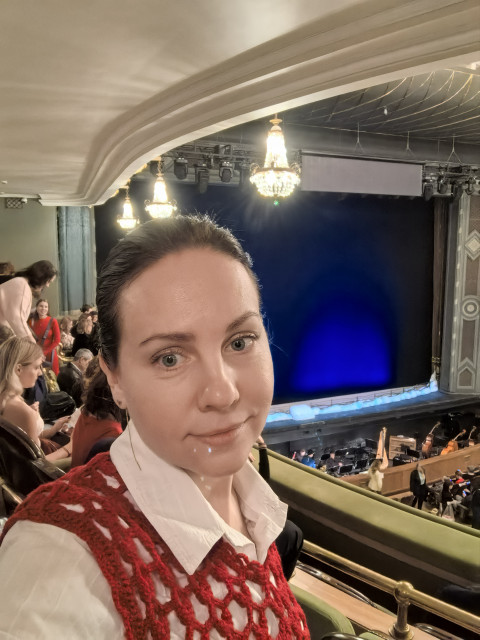 Вера, Россия, Москва, 40 лет. Ценю настоящее, доброе, вечное. Фальш чувствую за версту. 
Предлагаю сначала переписку, потому что,