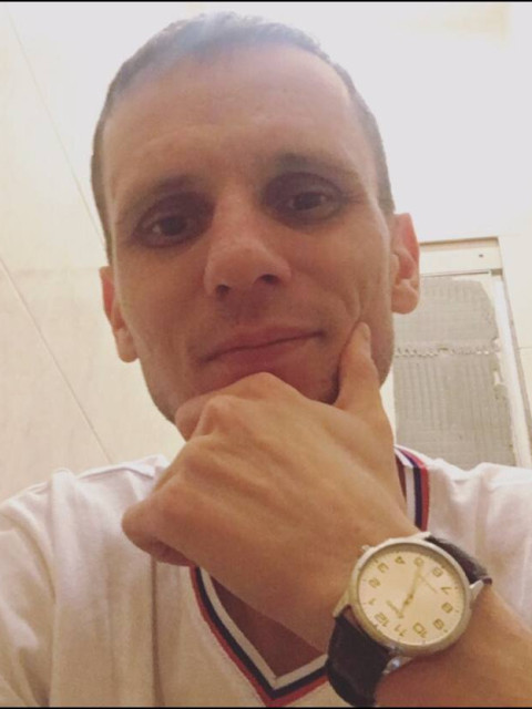 Денис Андреев, Домодедово, 39 лет, 3 фото. Я умею тебя любить, 
Я умею тобой дышать, 
Я умею свечою жить – 
Согревая тебя, сгорать. 
Я умею