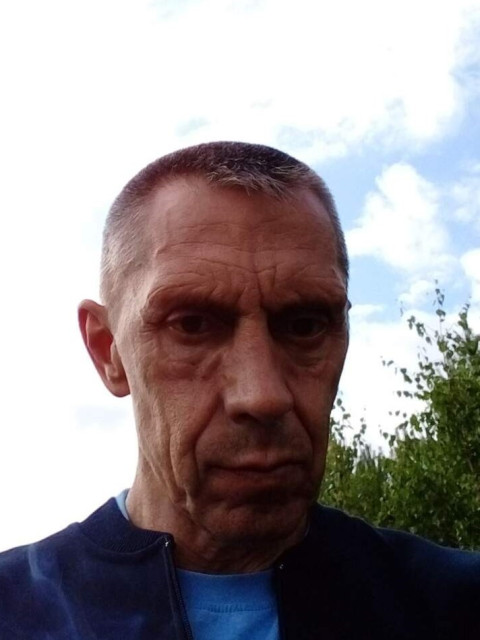 Сергей, Россия, Красновишерск, 59 лет. Познакомлюсь с женщиной для дружбы и общения. Любую, лишь бы не кончила из себя святошу. С юмором и...  Анкета 860635. 