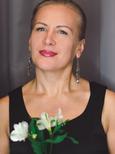 Мария Плотникова, Россия, Санкт-Петербург, 43 года. Добрая, веселая и серьёзная, нежная и сильная. Веду здоровый образ жизни. 
Люблю активный образ жиз