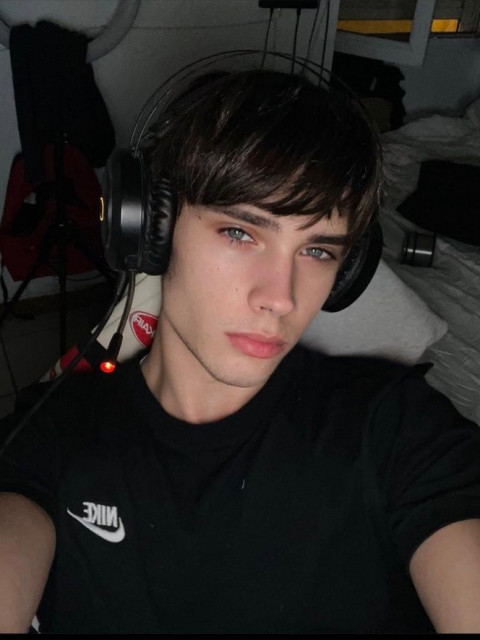 Елисей, Россия, Тула, 18 лет. Познакомлюсь с девушкой для любви и серьезных отношений.  Анкета 860753. 