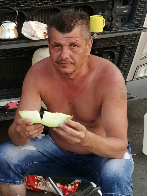 Виталий Сафронов, Россия, Санкт-Петербург, 49 лет. Работаю водителем, свободного времени очень мало. Домосед. Живу на ю-з.