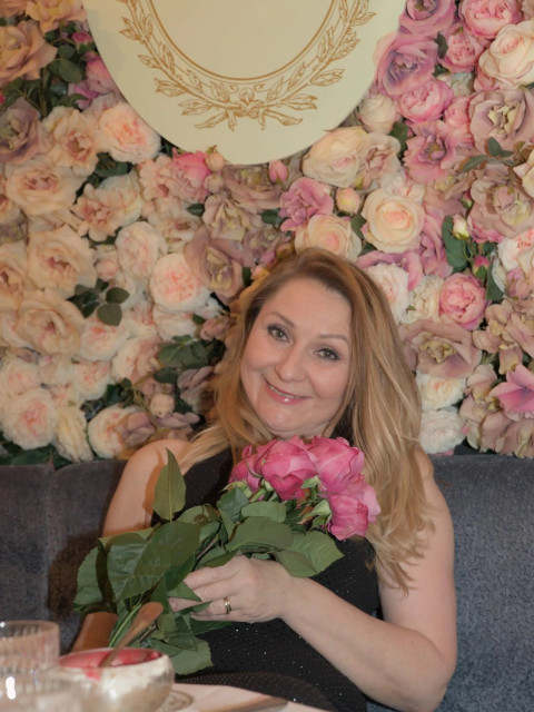 Флюза, Москва, м. Раменки, 58 лет, 2 ребенка. Познакомлюсь с мужчиной для любви и серьезных отношений. 
Он должен быть здоровым, высоким ( люблю...  Анкета 861901. 