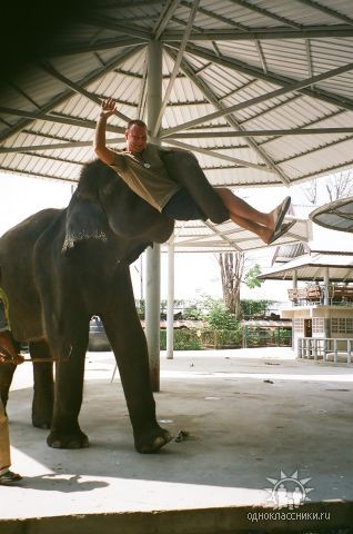 Дмитрий, Москва, 47 лет, 1 ребенок, 1 фото. Ищу: Симпатичную стройную невысокую смелую и любопытную авантюристку.
Это в приоритете, все остальное вторично....  Анкета 862345. 