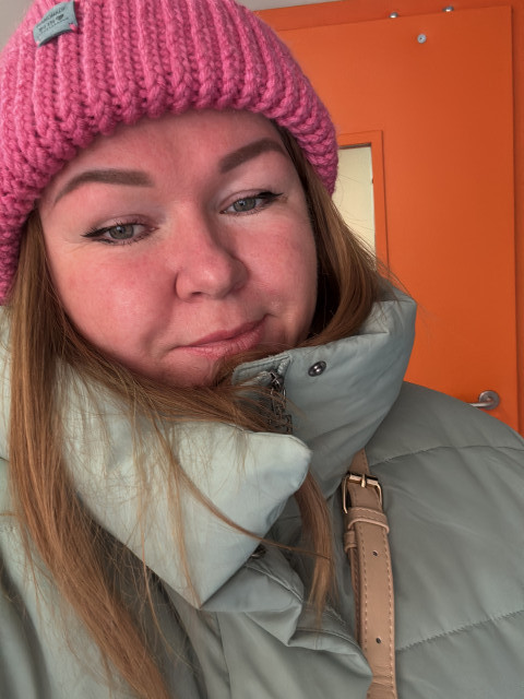 Юлия, Москва, м. Строгино, 40 лет, 3 ребенка. Она ищет его: мужчину для любви и серьезных отношений, брака и создания семьи, дружбы и общения.  Анкета 862840. 