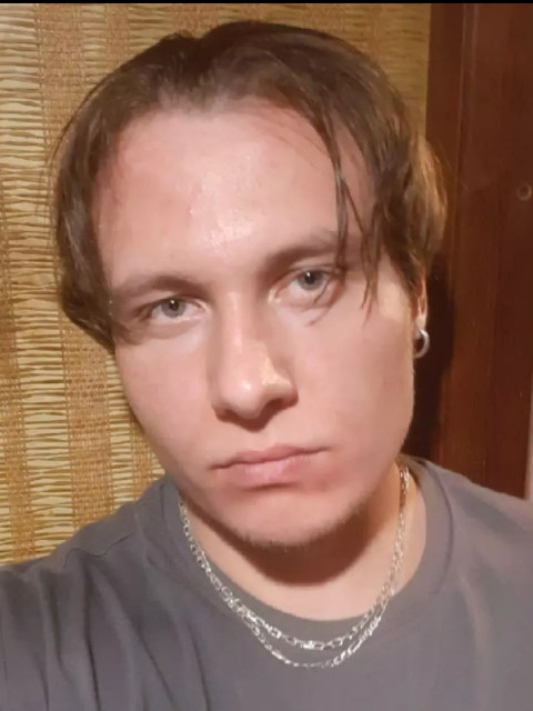 Eugeneus, Россия, Санкт-Петербург, 31 год. Я не пью, не употребляю ... 
Я: Вежливый, внимательный, где-то сдержанный. Не люблю давить свои чув