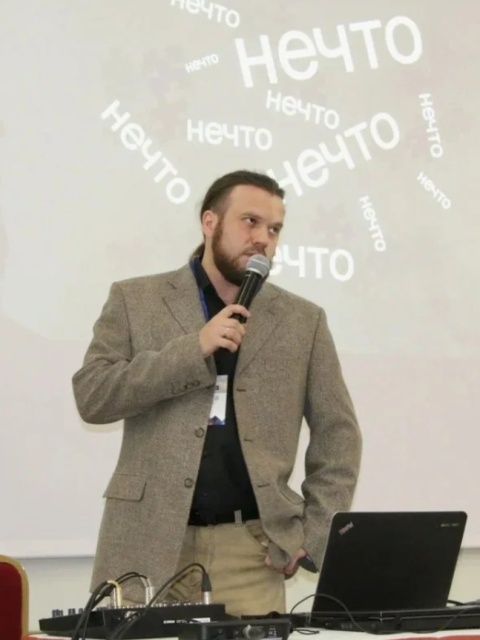 Алексей, Москва, 46 лет, 1 ребенок, 5 фото. У меня есть дочка 8 лет, живет со мной. Есть еще свободные комнаты в квартире. 
Ищу 26-40 лет семейная,...  Анкета 863162. 