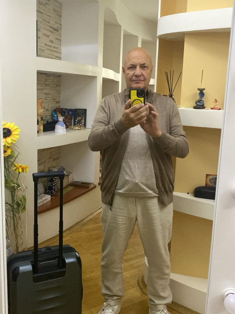 Владимир, Москва, м. Тушинская, 56 лет, 4 ребенка. Он ищет её: женщину для любви и серьезных отношений, брака и создания семьи.  Анкета 863680. 