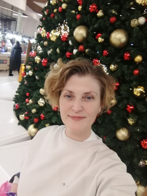 Алёна, Россия, Екатеринбург, 50 лет, 1 ребенок. Познакомлюсь с самодостаточным мужчиной который заинтересован в серьёзных отношениях. Не боится детей😊...  Анкета 864361. 