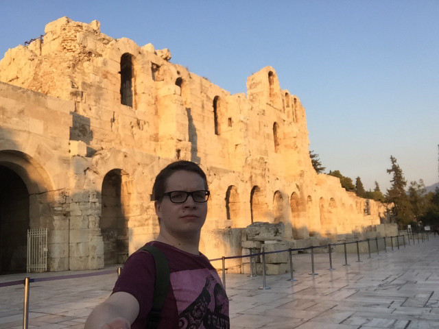 Александр, Россия, Москва, 35 лет. Я сторонник традиционных ценностей, работяга, люблю автомобили, с настоящим v6 или v8 с 250+ л. с. и