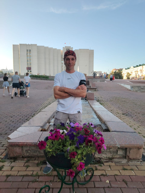 Виталий Близнец, Россия, Ровеньки, 39 лет, 1 ребенок. Ищу: Интересную. Привлекательную (это больше не про внешность, а внутреннее содержание). Начнем с общения....  Анкета 865261. 