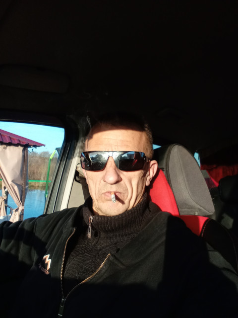 Василий, Россия, Трубчевск, 48 лет, 3 ребенка. Познакомлюсь с женщиной для дружбы и общения.  Анкета 865552. 