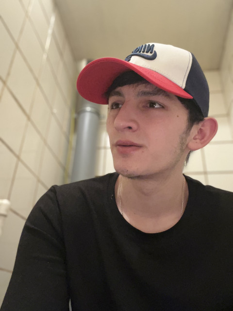 Шахрух, Россия, Набережные Челны, 21 год. Познакомлюсь с девушкой для любви и серьезных отношений. Много не пишу мне нужна девушка достойная 💋...  Анкета 867442. 