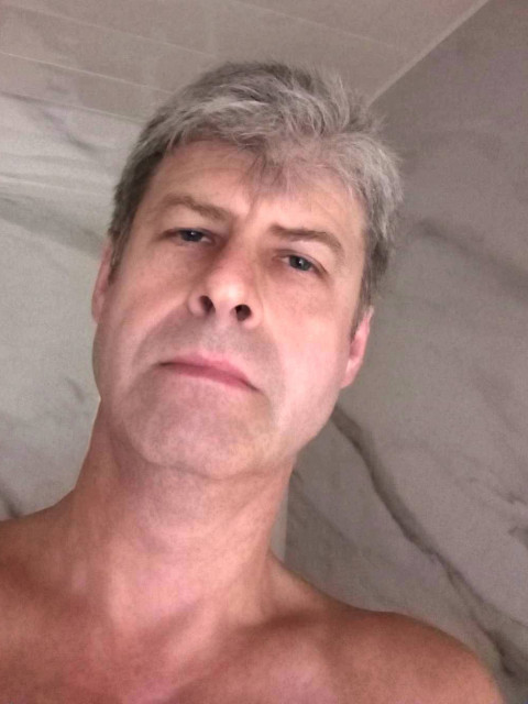 Александр, Россия, Красногорск, 54 года. Ищу: Анекдот, придуманный, после прочтения очередной анкеты 08. 01. 26. 
Знакомятся двое. 
Она говорит:...  Анкета 867744. 