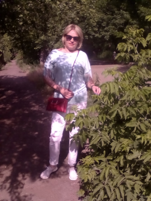 Светлана, Россия, Луганск, 49 лет, 1 ребенок. Познакомлюсь с мужчиной для брака и создания семьи. Не ниже 175, 40-55 лет
Желательно с Луганска  Анкета 868014. 