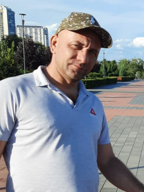 Евгений, Россия, Волгоград, 44 года. Познакомлюсь с женщиной для любви и серьезных отношений, дружбы и общения.  Анкета 869319. 