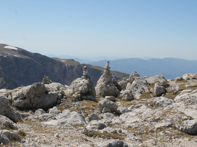 Вершина  Оштена -первое восхождение 5 часов подъем ,4 часа спуск
Второй раз -подъем 4 часа ,спуск -3 часа