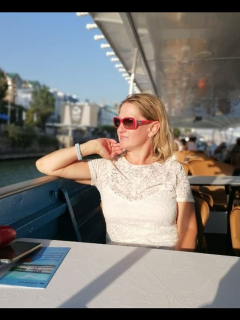 Ирина, Санкт-Петербург, 53 года, 1 ребенок. Хожу в фитнес клуб, катаюсь на велосипеде.
Люблю петь и танцевать 
Люблю порядок 
А также люблю к