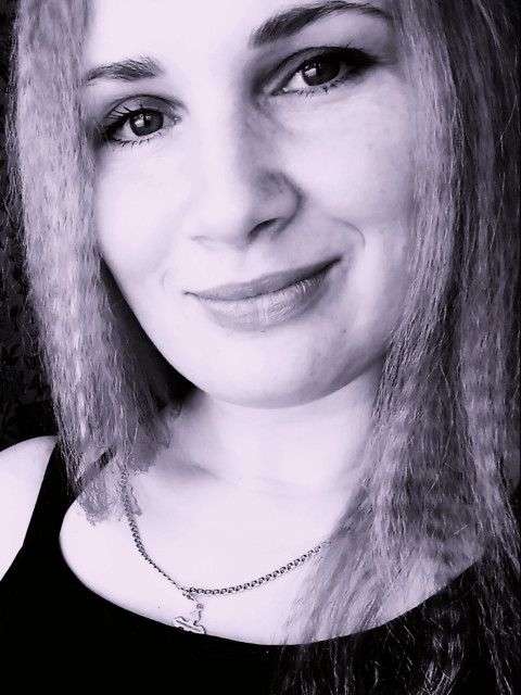 Марина, Россия, Казань, 37 лет. Хочу найти того, кто:
не боится моих кулинарных экспериментов; 
разделяет мою страсть к закатам и...  Анкета 870502. 