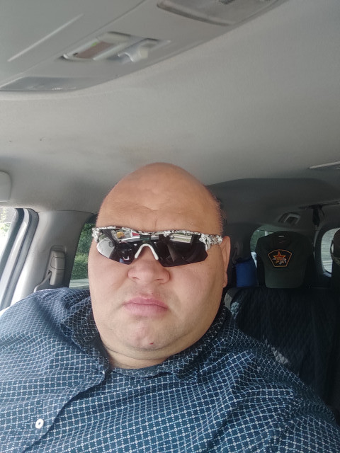 Виталий, Россия, Березники, 48 лет, 1 ребенок. Учился служил в МВД в спецподразделениях. Сейчас работаю в крупной компании.