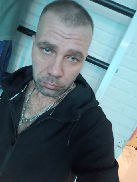 Вячеслав, Москва, 43 года, 2 ребенка. Занимаюсь спортом люблю путешествовать.. Выезды на природу с друзьями..