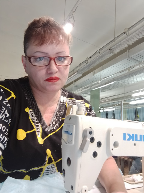 Работаю швеёй.