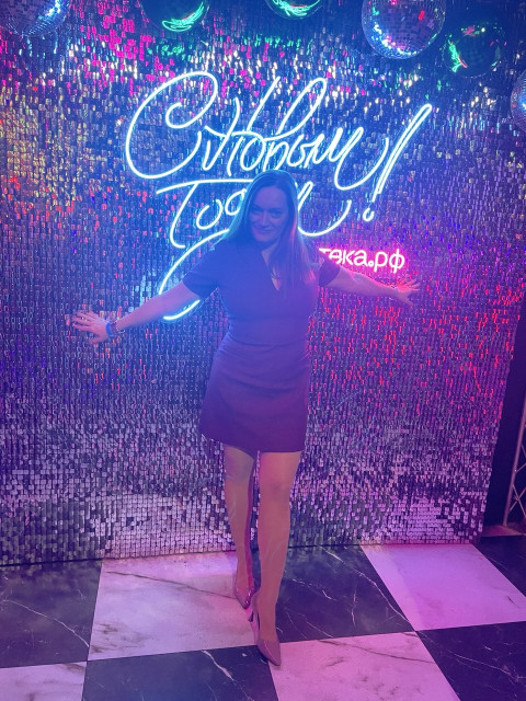 Анна, Россия, Санкт-Петербург, 45 лет, 1 ребенок. Хотела бы познакомится с мужчиной для отношений, когда двое встречаются как пара, но без ЗАГСа