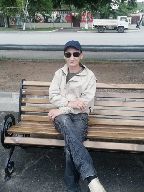 А ты опять сегодня не пришла, я ждал, надеялся и верил.