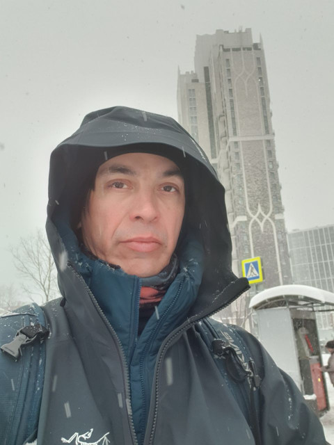 Чувайо Чочмо, Россия, Чухлома, 49 лет. Он ищет её: «Чтобы гнаться за антилопой и настигнуть ее, надо иметь ноги длинней и сильней, чем у нее». 

звуч  Анкета 874480. 