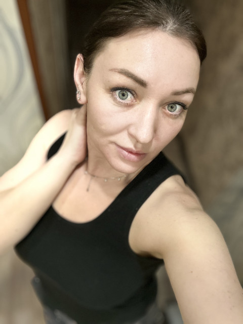 Нина, Россия, Екатеринбург, 37 лет, 4 ребенка. «Ищу единомышленника и друга, с которым будет одинаково интересно и обсудить новости за ужином, и отправиться...  Анкета 874652. 