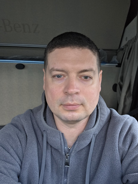 Игорь, Владивосток, 45 лет, 2 фото. Без вредных привычек, спокойный, не курю, люблю путешествовать, люблю природу,люблю музыку, люблю аз